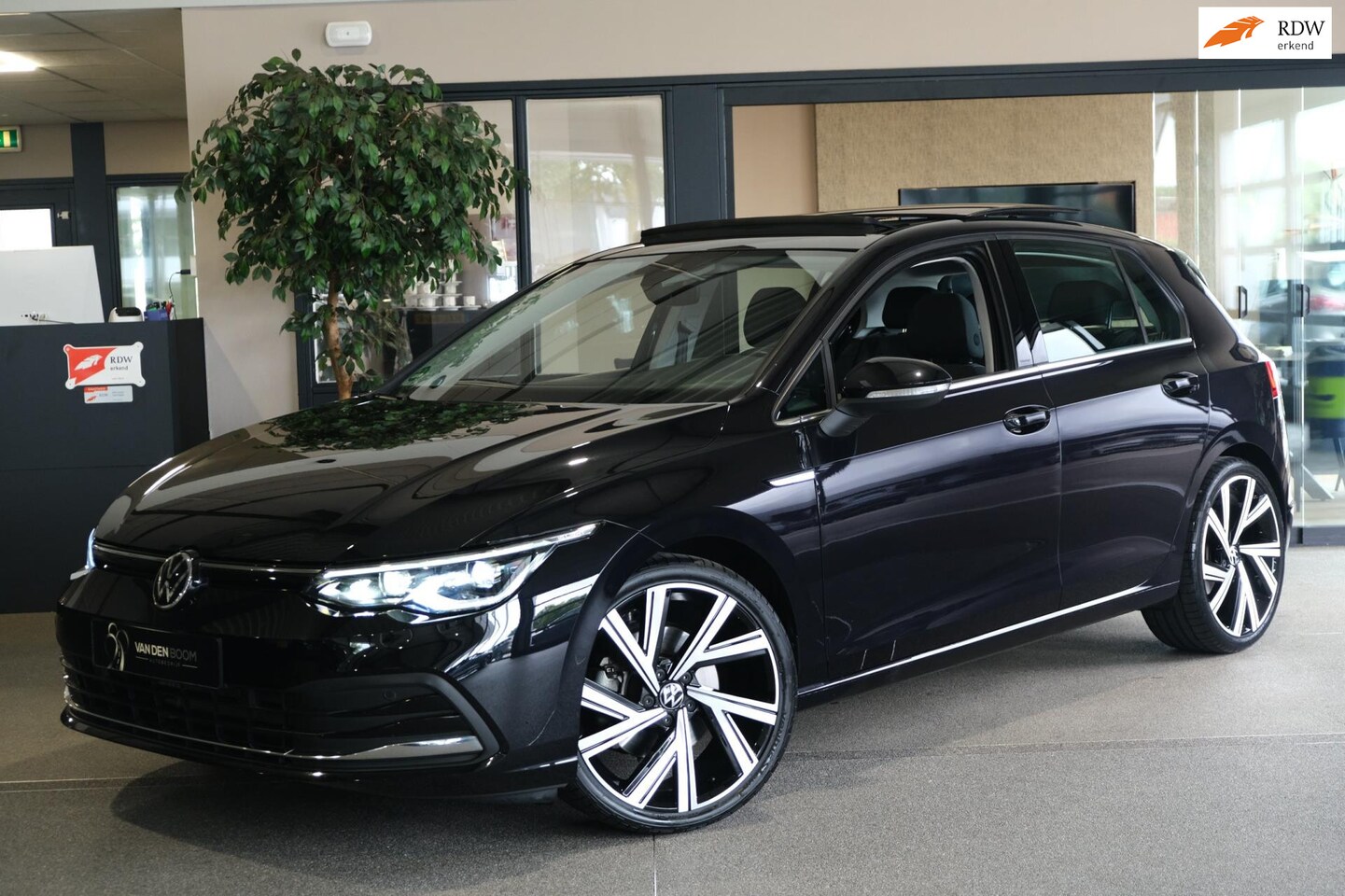 Volkswagen Golf - 1.5 eTSI Style DSG Pano Navi Led Pdc Acc Climate - AutoWereld.nl
