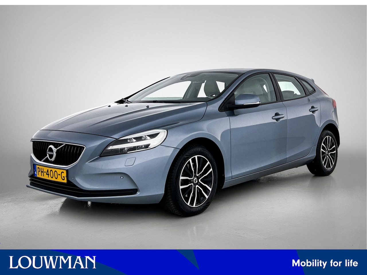 Volvo V40 - 2.0 T3 Nordic+ | Lederen bekleding | Stoelverwarming | Navigatie | Camera | Climate contro - AutoWereld.nl