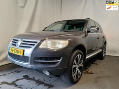 Volkswagen Touareg - 5.0 V10 TDI - Leer - Airco - Steekas Defect
