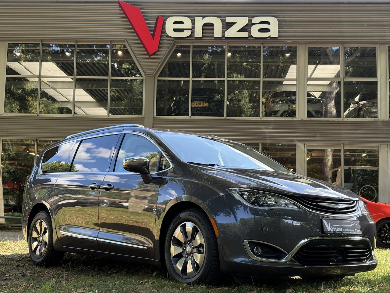 Chrysler Pacifica - 3.6 Plug-in Hybride LIMITED - AutoWereld.nl
