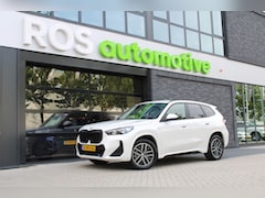 BMW X1 - sDrive18i | M-SPORT | KEYLESS | CARPLAY | CAMERA | SFEER | LED | ELEK KOFFERKLEP | 18 INCH