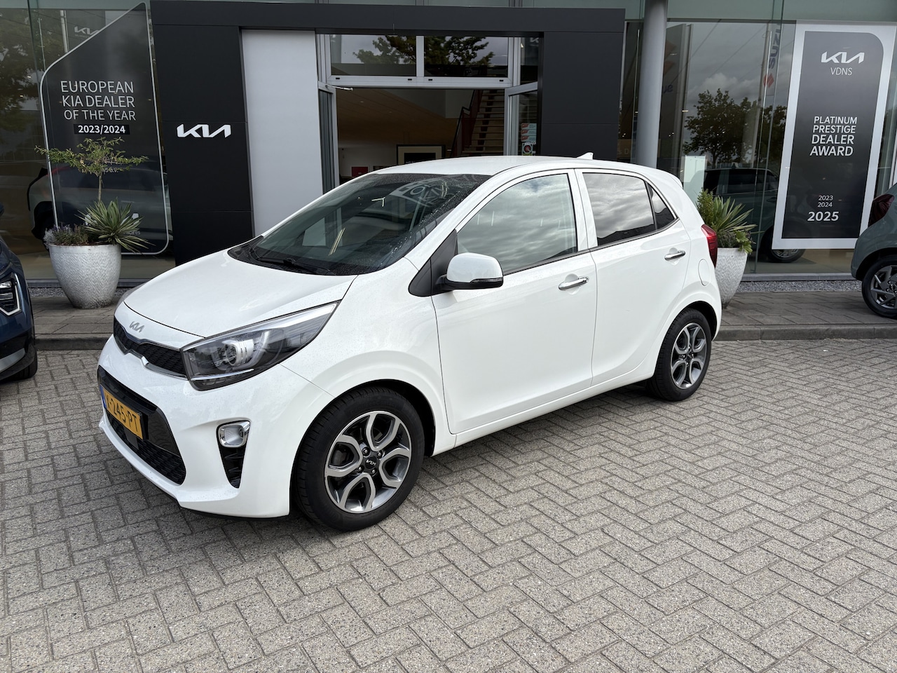 Kia Picanto - 1.0 DPi DynamicPlusLine Keyless // Clima // Navi+Camera // Car play // 11.000km info Roel - AutoWereld.nl