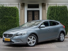 Volvo V40 - 2.0 T2 Momentum Parkeersensoren | Bluetooth | Cruise Control | Nieuwstaat