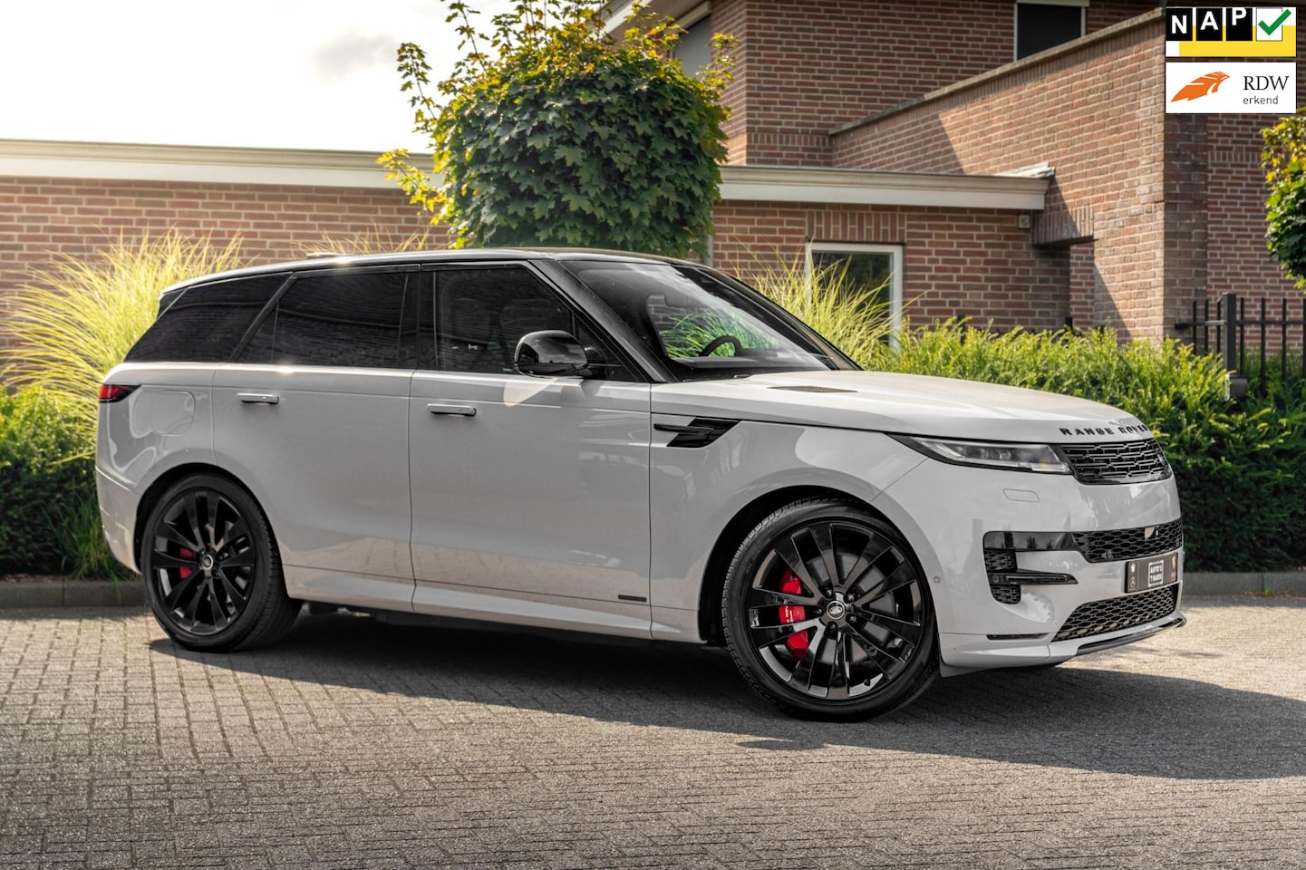 Land Rover Range Rover Sport - 3.0 P550e Autobiography PHEV 550 PK Full Option Borasco Luchtvering Soft Close Meridian 23 - AutoWereld.nl