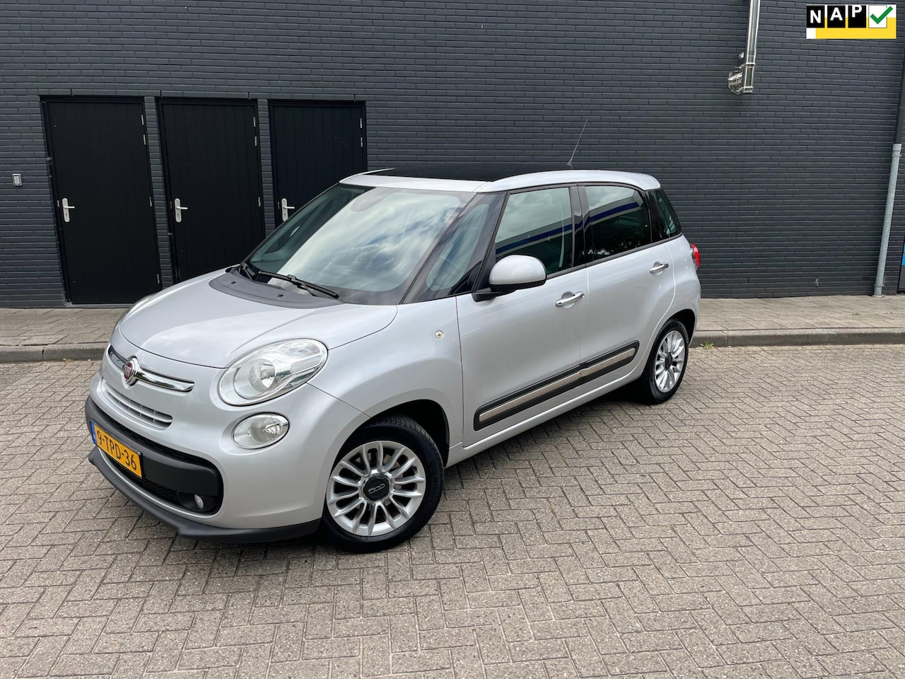 Fiat 500 L - 0.9 TwinAir Lounge Panoramadak Climate Control PDC NAP - AutoWereld.nl