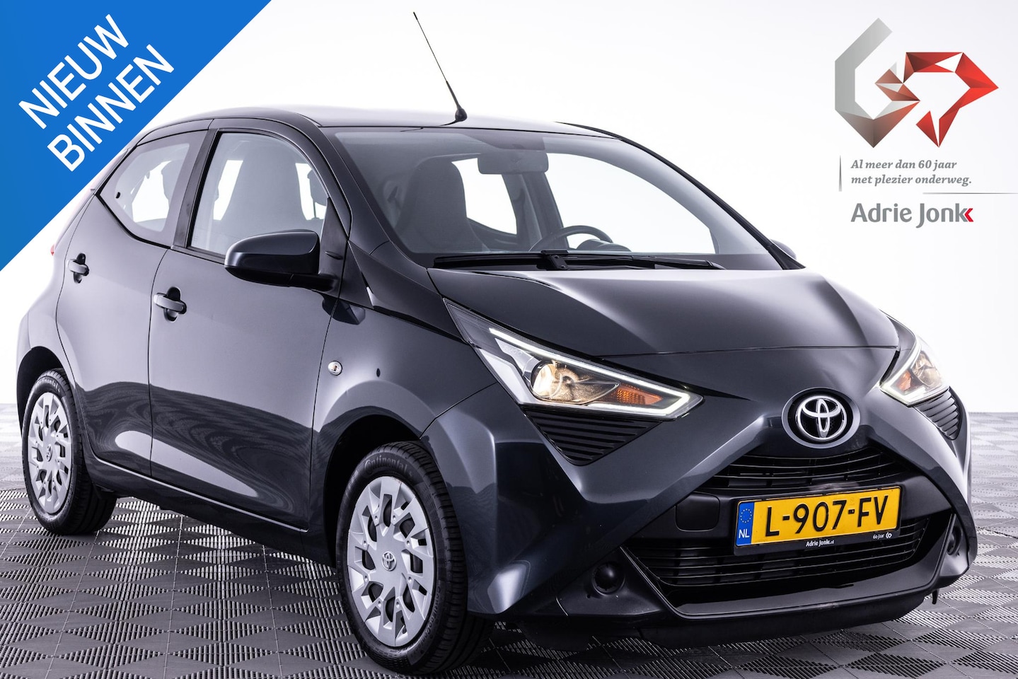 Toyota Aygo - 1.0 VVT-i x-play | ACHTERUITRIJ CAMERA | APPLE CARPLAY/ANDROID AUTO | 1e EIGENAAR | - AutoWereld.nl