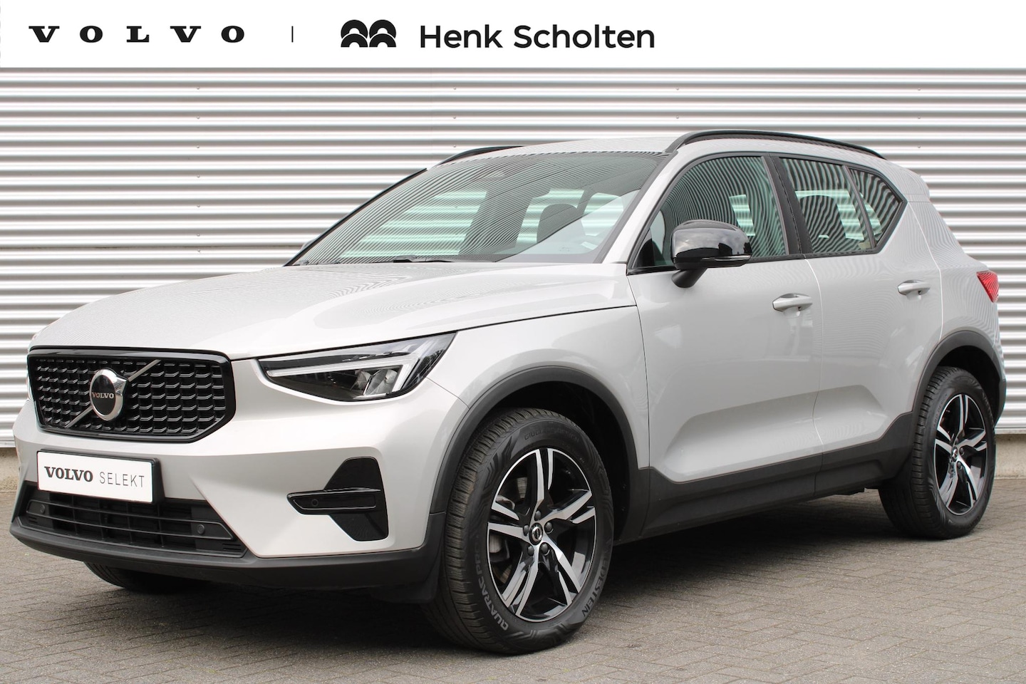 Volvo XC40 - 2.0 B4 Plus Dark Harman/Kardon Audiosysteem | Semi- Elektrisch Inklapbare Trekhaak | Elekt - AutoWereld.nl