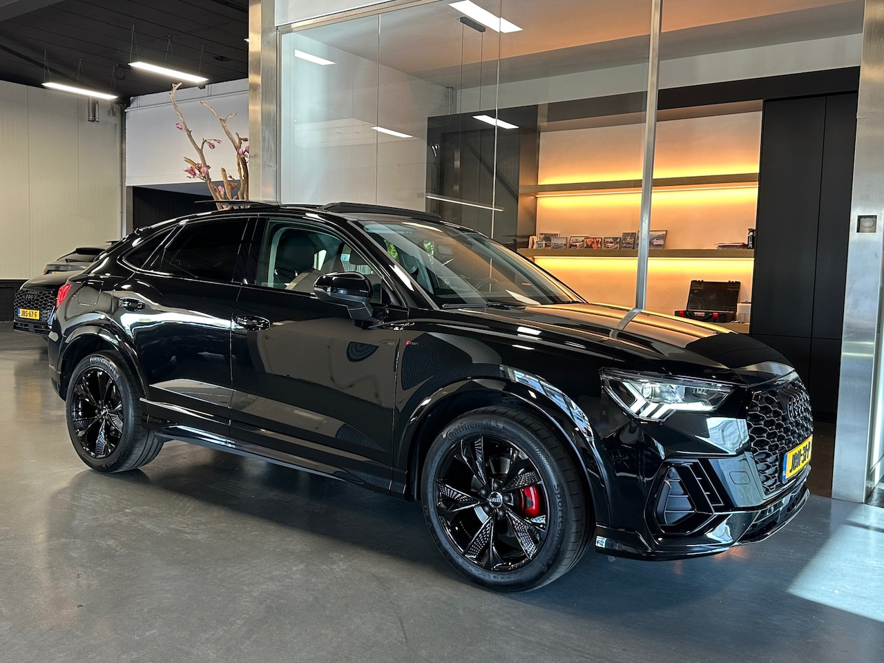 Audi Q3 Sportback - 35 TFSI S line Panorama Sonos Black-Pack - AutoWereld.nl