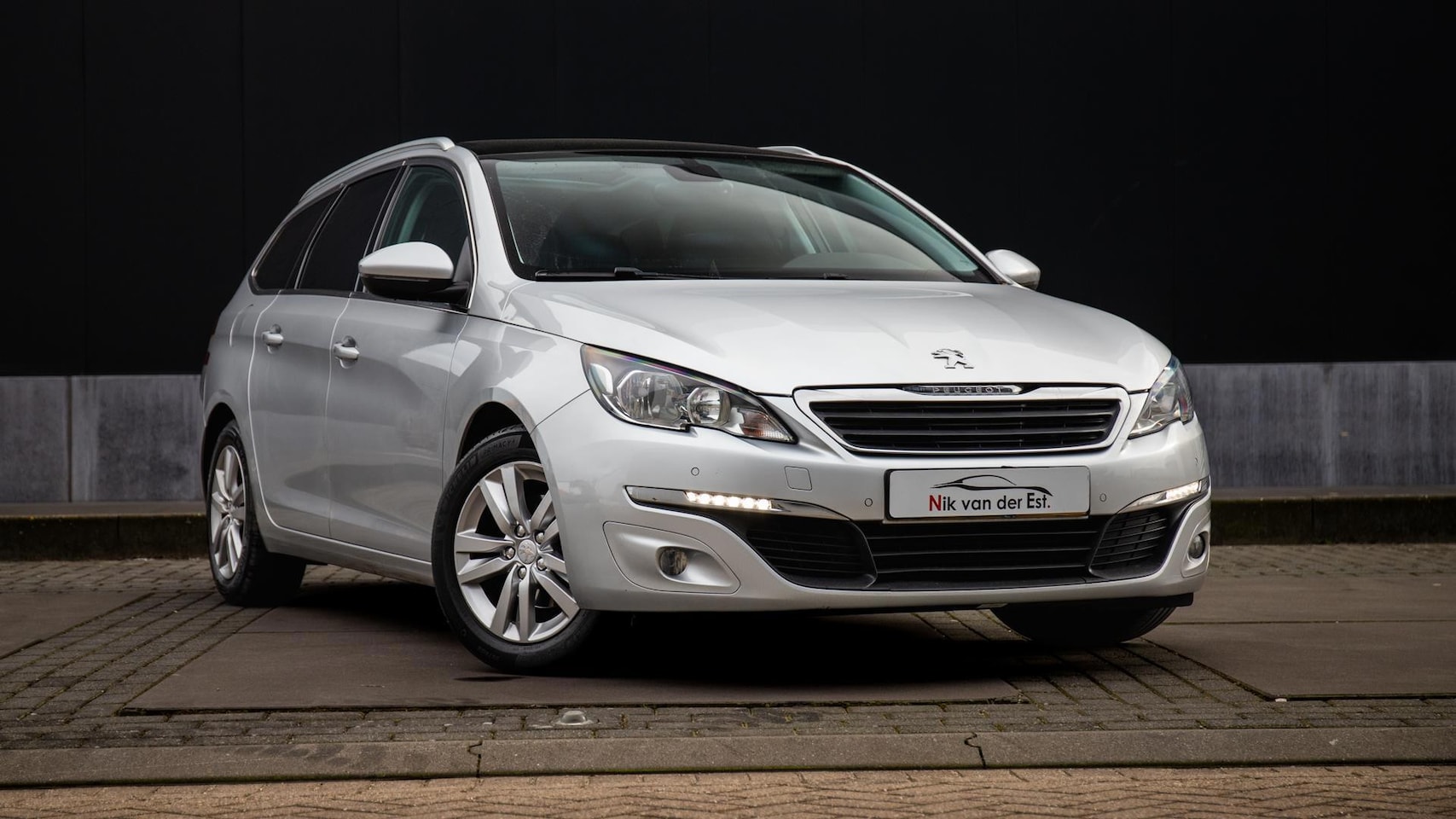 Peugeot 308 SW - 1.2 PureTech Blue Lease Executive-NW Riem-Panorama-Cruise - AutoWereld.nl