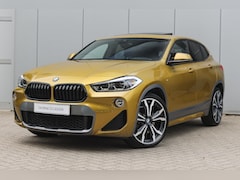 BMW X2 - sDrive20i High Executive M Sport Automaat / Panoramadak / Sportstoelen / Achteruitrijcamer