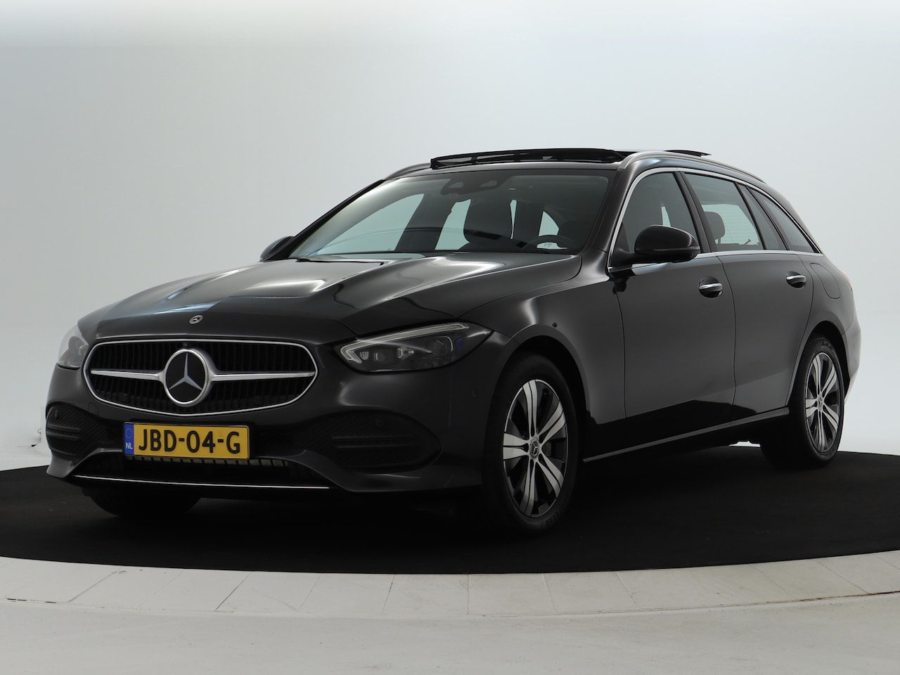 Mercedes-Benz C-klasse Estate - 300 e Plug-In Hybride | Panorama Schuif-Kanteldak | Trekhaak | Keyless-Go | Distronic | Ea - AutoWereld.nl
