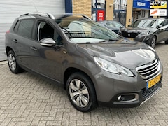 Peugeot 2008 - 1.2 PureTech Style, Apk, nap, airco, panoramadak, trekhaak, distributie navigatie, lichtme