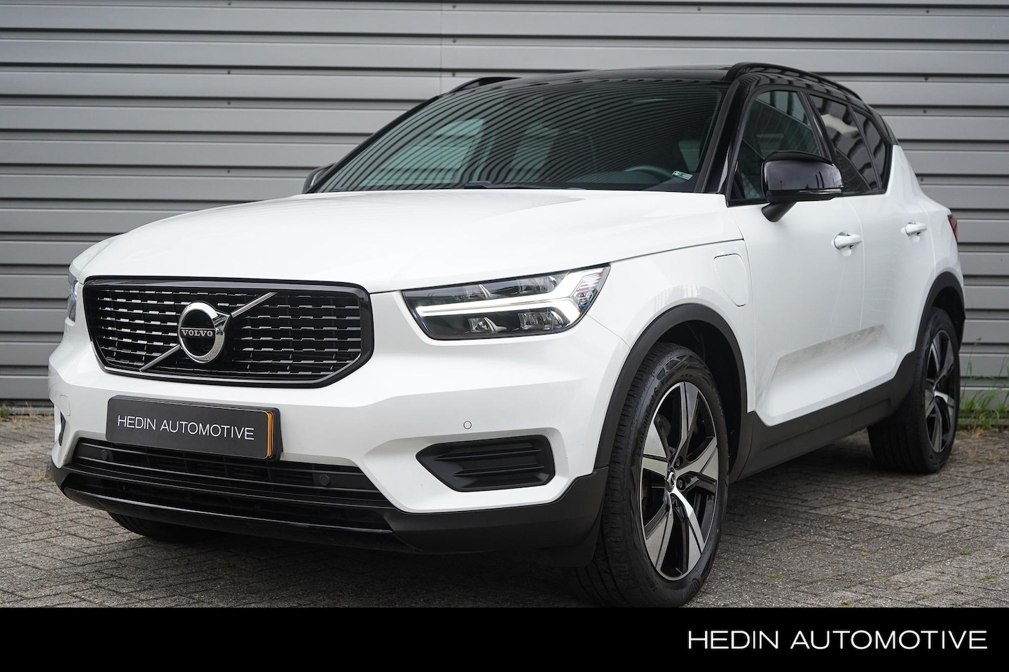 Volvo XC40 - 1.5 T5 Recharge R-Design | Panoramadak | Stoel en stuurverwarming | Parkeersensoren voor e - AutoWereld.nl