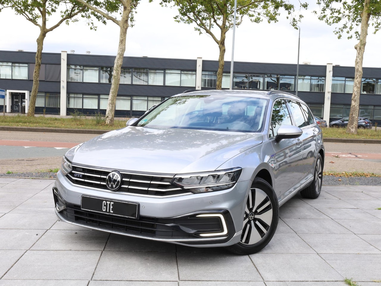 Volkswagen Passat Variant - GTE 1.4 TSI PHEV 218PK | Achteruitrijcamera | Adaptive Cruise | Trekhaak Elektrisch | Carp - AutoWereld.nl
