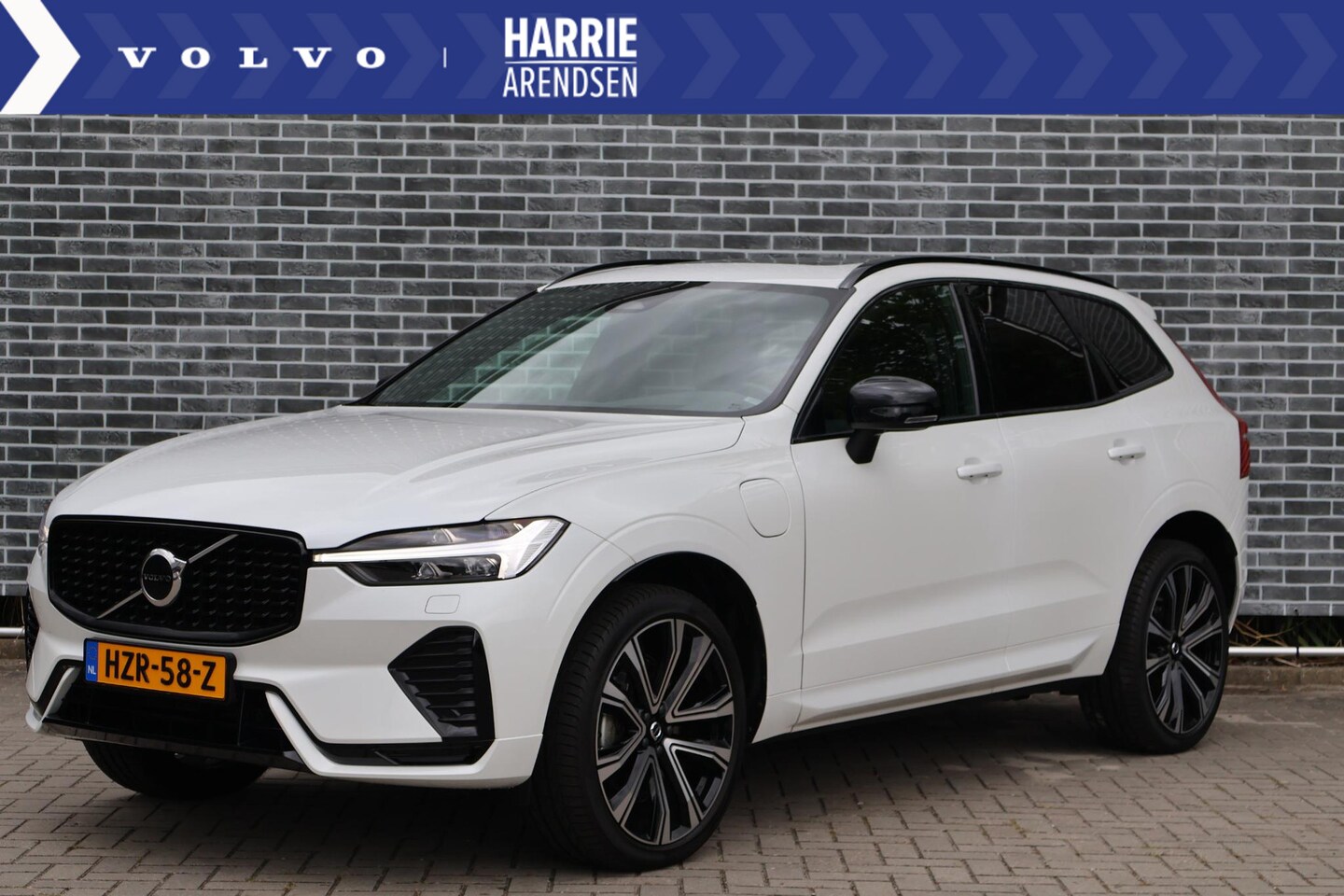 Volvo XC60 - 2.0 T6 Plug-in hybrid AWD R-Design |  Adaptieve Cruise Control | 21" Velgen | Trekhaak | P - AutoWereld.nl