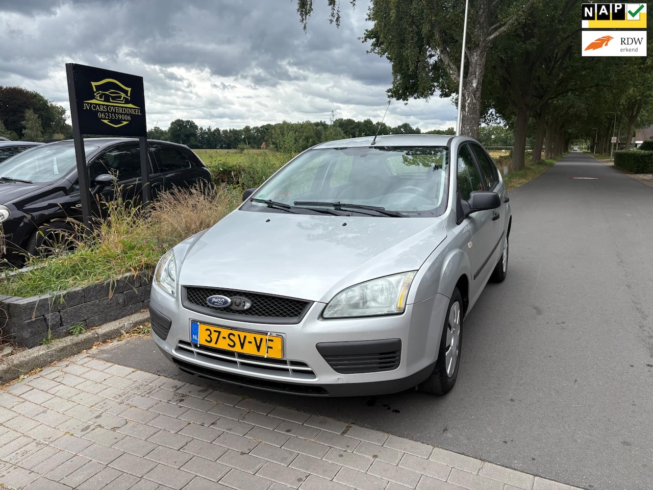 Ford Focus - 1.6-16V Champion AIRCO,ELEKT PAKKET,MULTIFUNCTIONEEL STUUR,TREKHAAK,MET APK - AutoWereld.nl