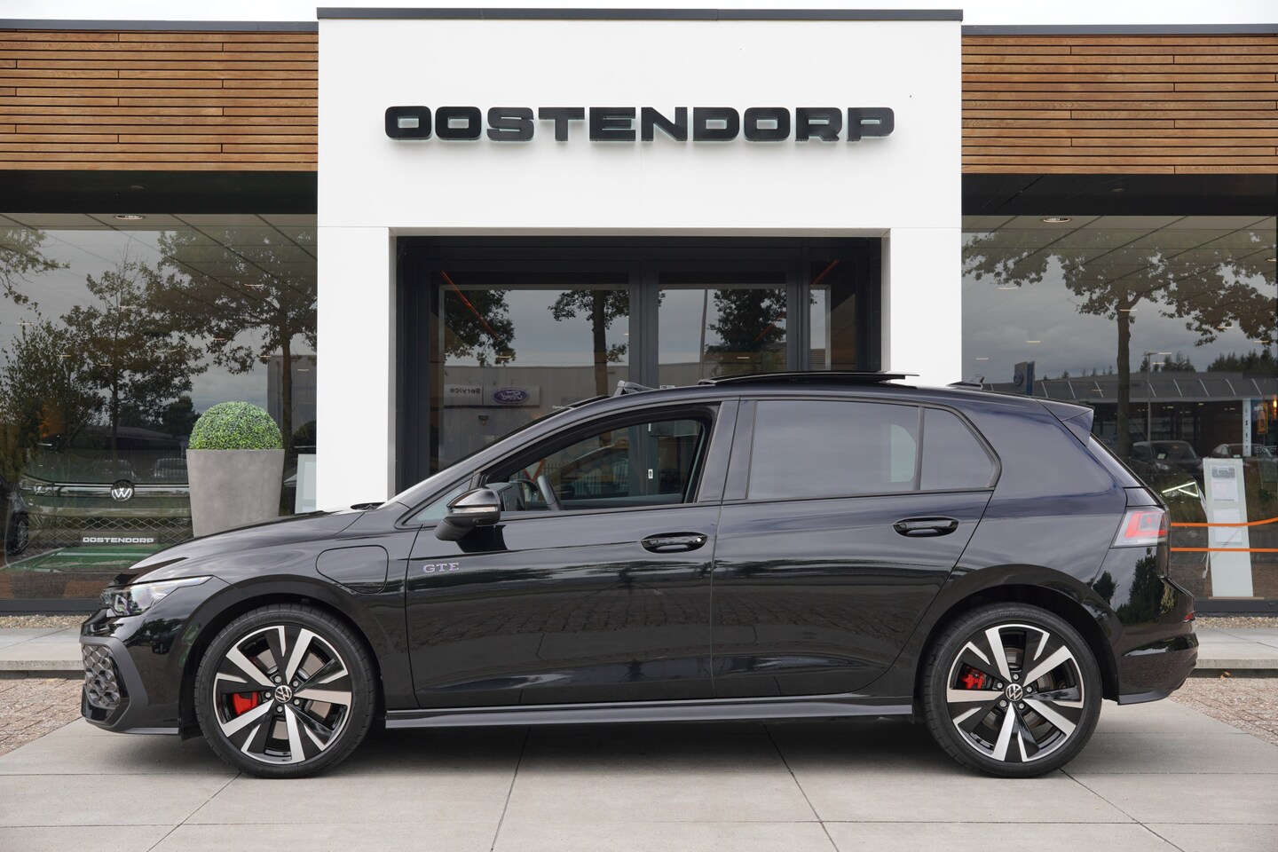 Volkswagen Golf - 1.5/272pk eHybrid GTE|2024|Panoramadak|Leer+Memory|Matrix LED|Trekhaak|18"LMV|Cruise+ACC|P - AutoWereld.nl