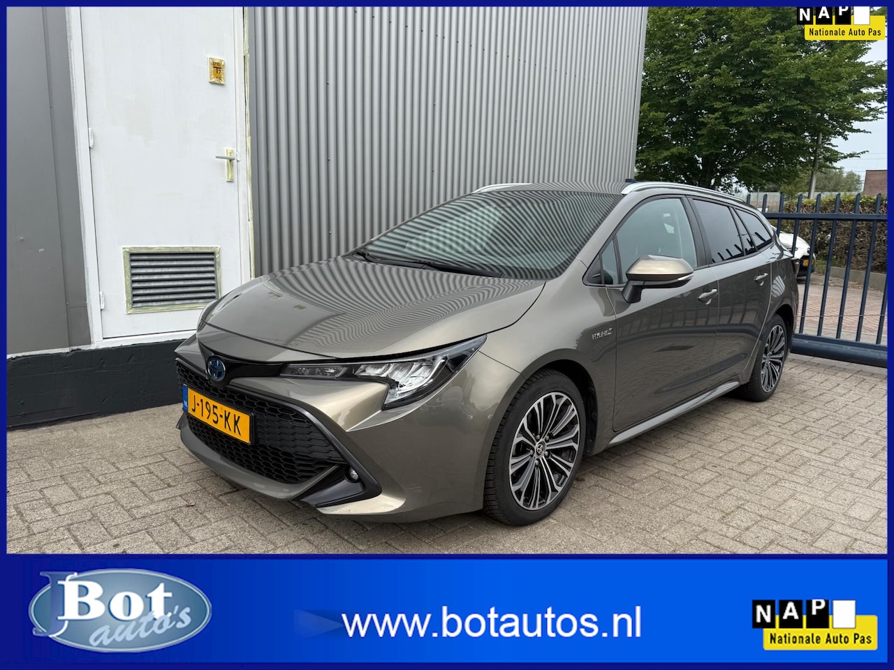Toyota Corolla Touring Sports - 1.8 Hybrid Business Plus ECC / CRUISE / NAVI / CAMERA / LMV - AutoWereld.nl