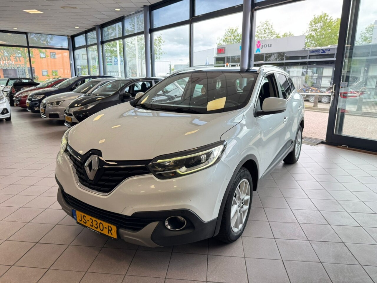 Renault Kadjar - 1.2 TCe Bose PDC NAVI PANO APK 7-26 BJ 2016 !!! - AutoWereld.nl