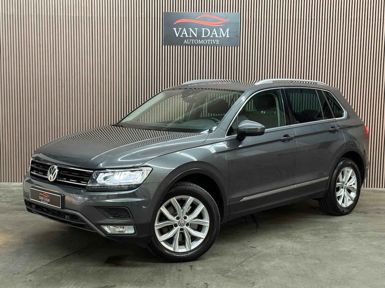 Volkswagen Tiguan - 2.0 TSI 4Motion Highline 2017 DSG KEYLESS NAVI CAR-PLAY - AutoWereld.nl