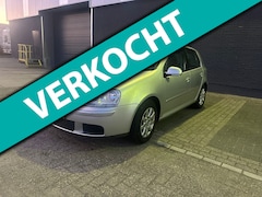 Volkswagen Golf - 1.6 Trendline Airco / Automaat / All season banden