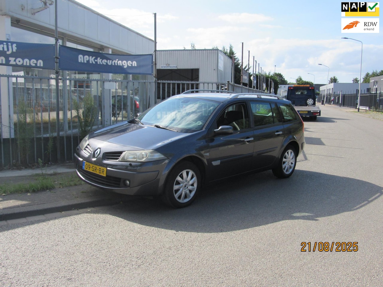 Renault Mégane Grand Tour - 2.0-16V Privilège 2.0-16V Privilège,automaat,airco - AutoWereld.nl