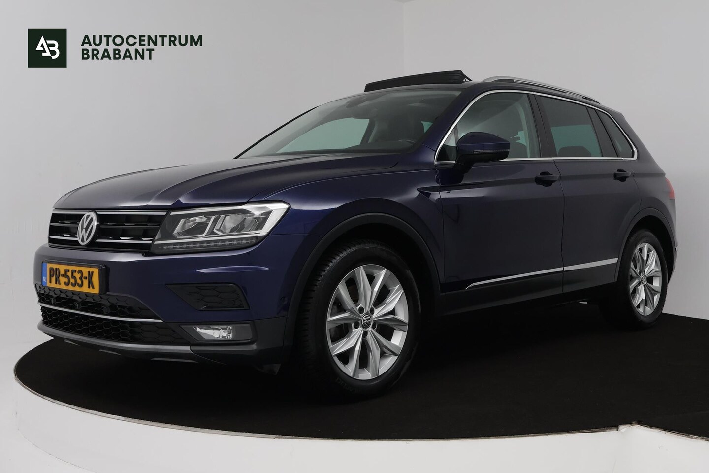 Volkswagen Tiguan - 1.4 TSI ACT Highline (PANORAMADAK, TREKHAAK, STOELVERWARMING, LEER, DIGITALE COCKPIT, ACHT - AutoWereld.nl