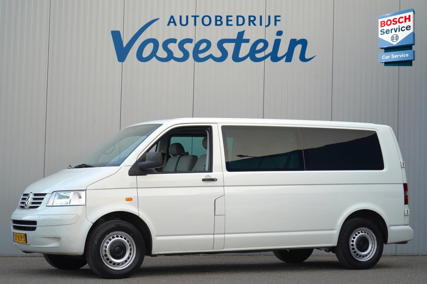 Volkswagen Transporter - 2.5 TDI 130pk 6-Bak Trendline DC Lang / 1e Eigenaar / NL-Auto! - AutoWereld.nl