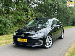 Volkswagen Golf - 2.0 TDI Highline | Pano + Keyless + Camera Nu € 9.975,