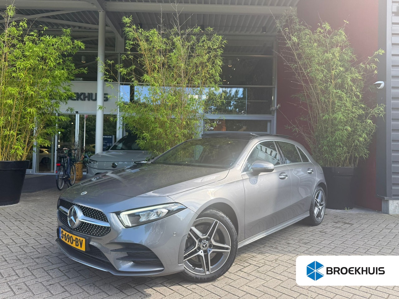 Mercedes-Benz A-klasse - 250 e AMG Line | Panoramadak | Sfeerverlichting | Stoelverwarming - AutoWereld.nl