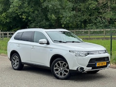 Mitsubishi Outlander - 2.0 PHEV Business Edition /Acc/Navi/Trekhaak/Pano/