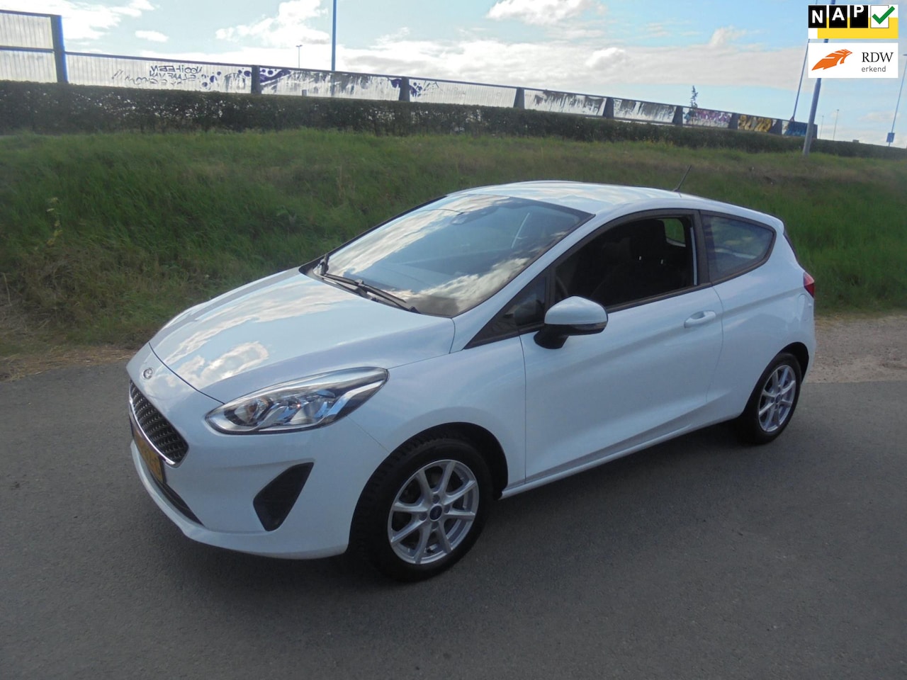Ford Fiesta - Ford fiesta 1.1 benzine 3 deurs airco lmv 58.000km - AutoWereld.nl