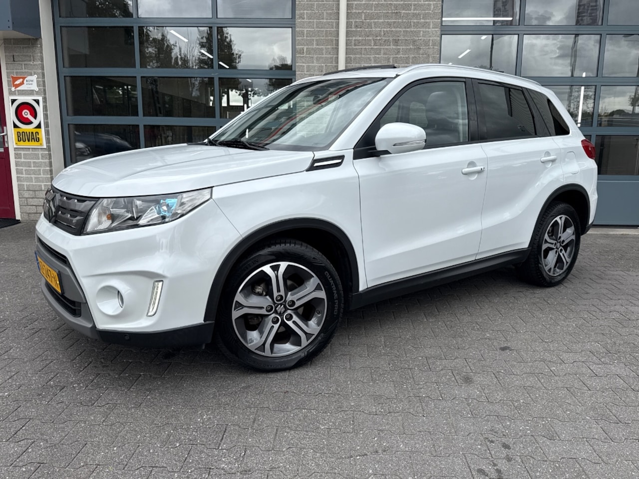 Suzuki Vitara - 1.6 High Executive | AFN. TREKHAAK | SCHUIFDAK | - AutoWereld.nl
