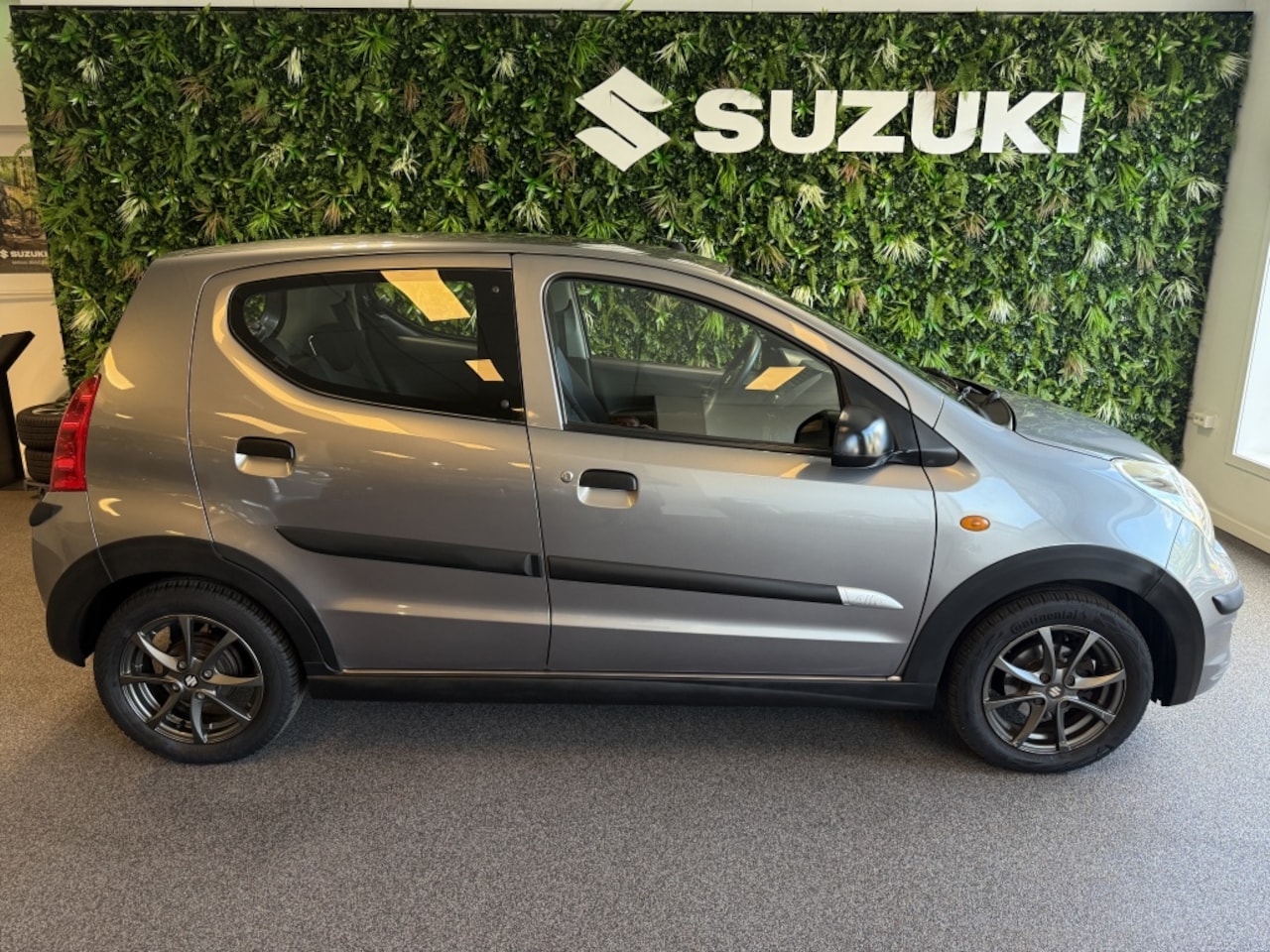 Suzuki Alto - GT Uitvoering Airconditioning 1.0 Comfort Sportvelgen Parkeersensoren Stootlijsten - AutoWereld.nl