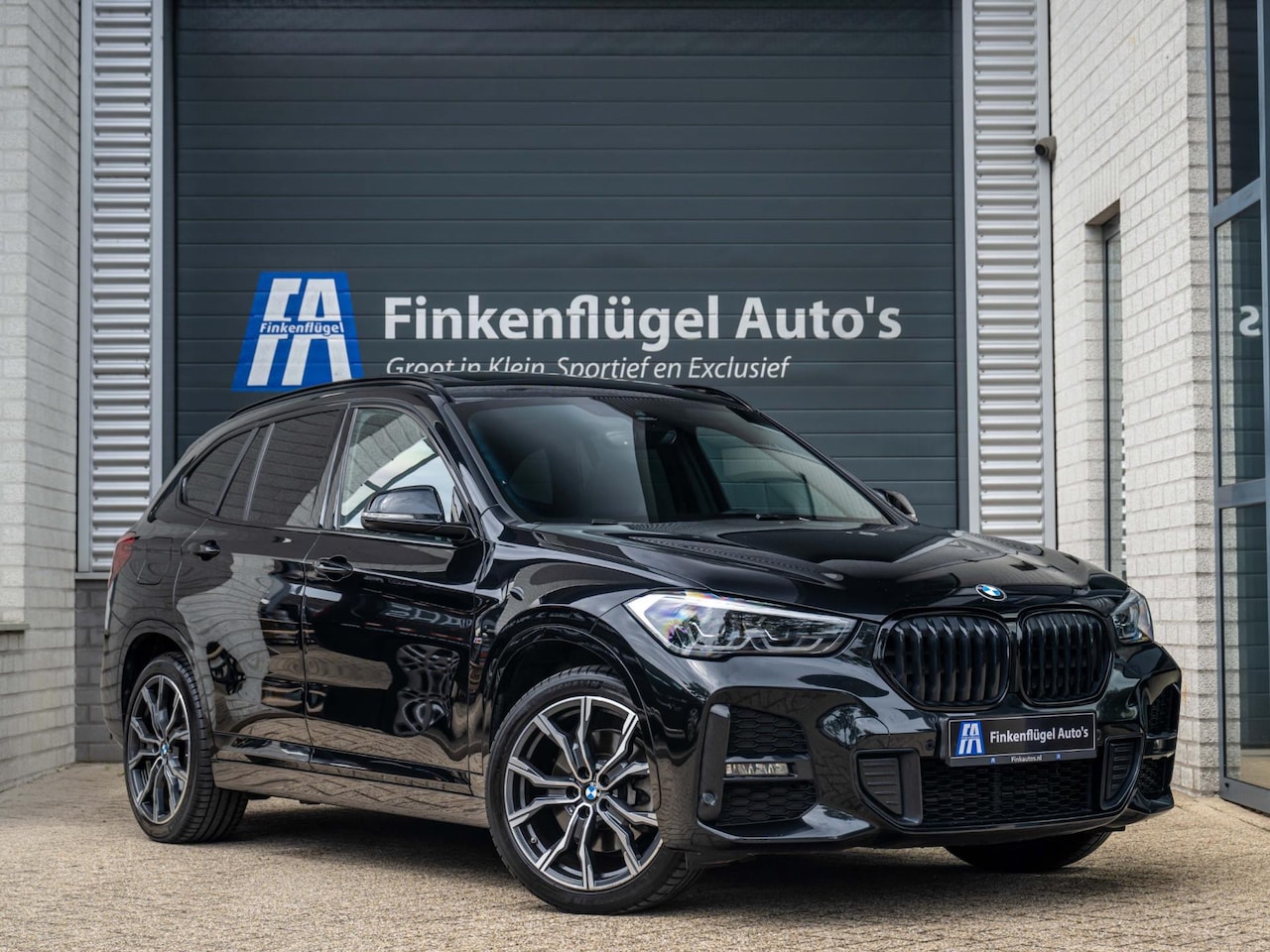 BMW X1 - XDrive25e M-sport 220 pk BTW |Pano |Trekhaak |Navi |Camera |Sfeer | - AutoWereld.nl