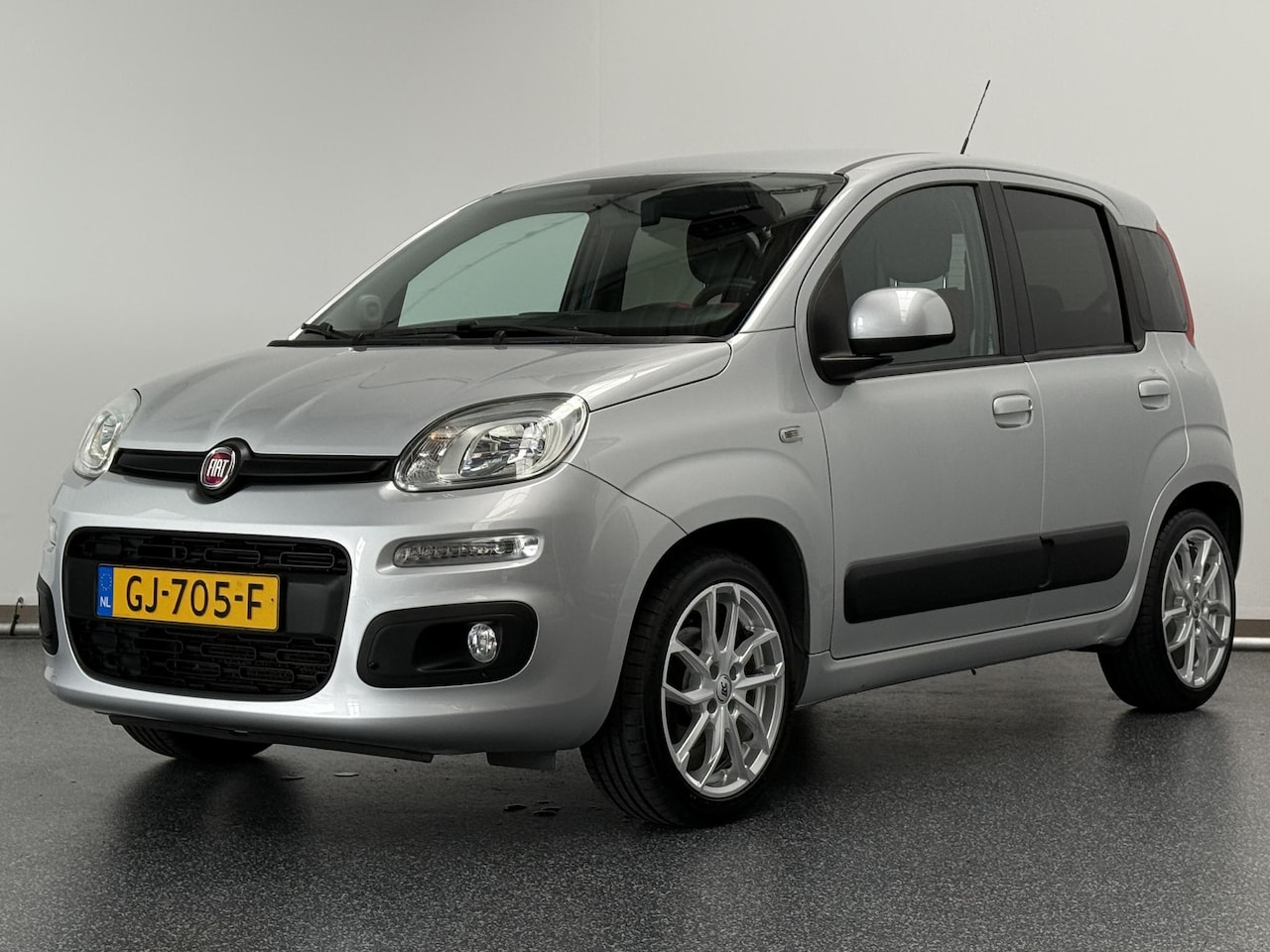 Fiat Panda - 0.9 TwinAir Lounge | Clima | Parkeersensoren | Trekhaak | NL Auto - AutoWereld.nl