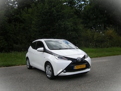 Toyota Aygo - 1.0 VVT-i x-play . 5 Drs . AUTOMAAT . Airco . Achteruitrij camera . enz