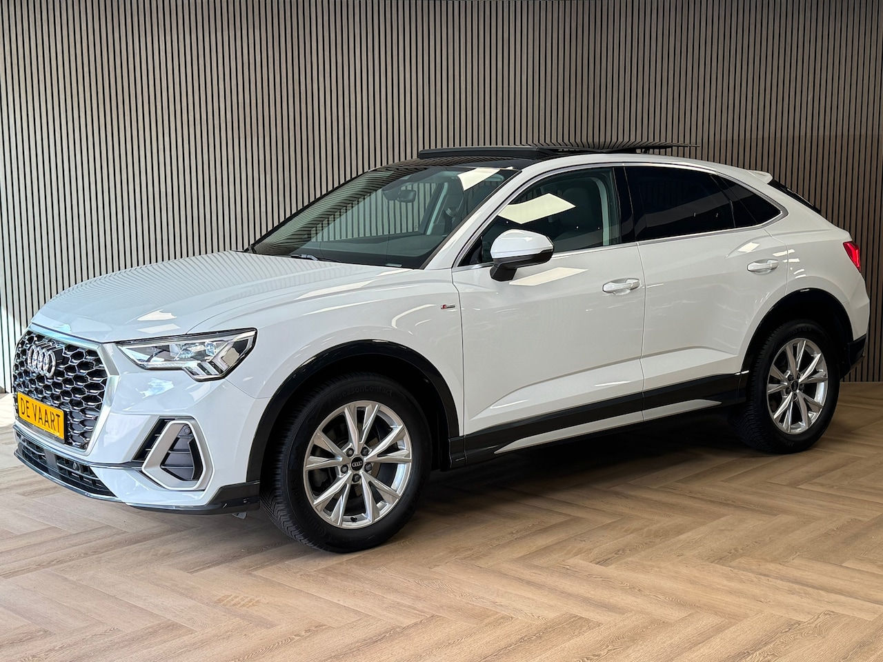 Audi Q3 Sportback - 35 TFSI S Edition Competition PANO PARKEERSENOREN CRUISE CONTROL DIGITAL DASH STOELVERWARM - AutoWereld.nl