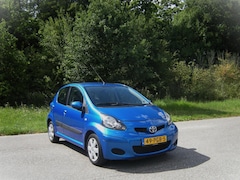 Toyota Aygo - 1.0-12V Comfort Navigator . Airco . Navigatie . 5 drs . Audio . enz
