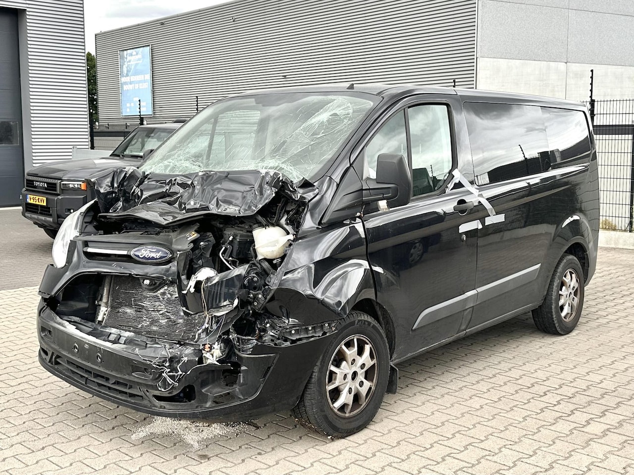 Ford Transit Custom - 270 2.2 TDCI L1 Trend DC Dubbele cabine schade - AutoWereld.nl