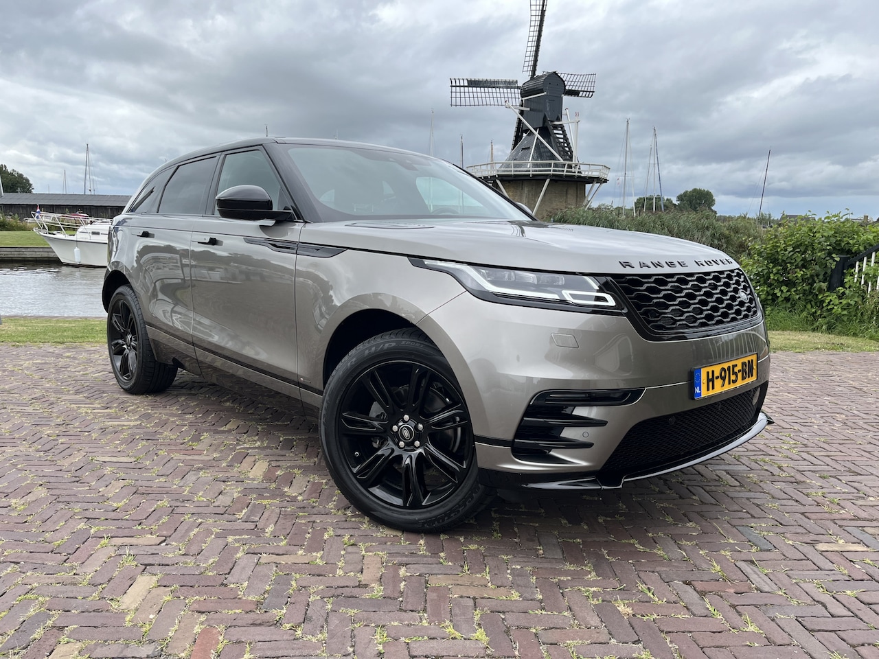 Land Rover Range Rover Velar - 2.0 P250 Turbo AWD R-Dynamic SE ACC / Stoel-Stuurverwarming / Carplay / Camera / LED - AutoWereld.nl