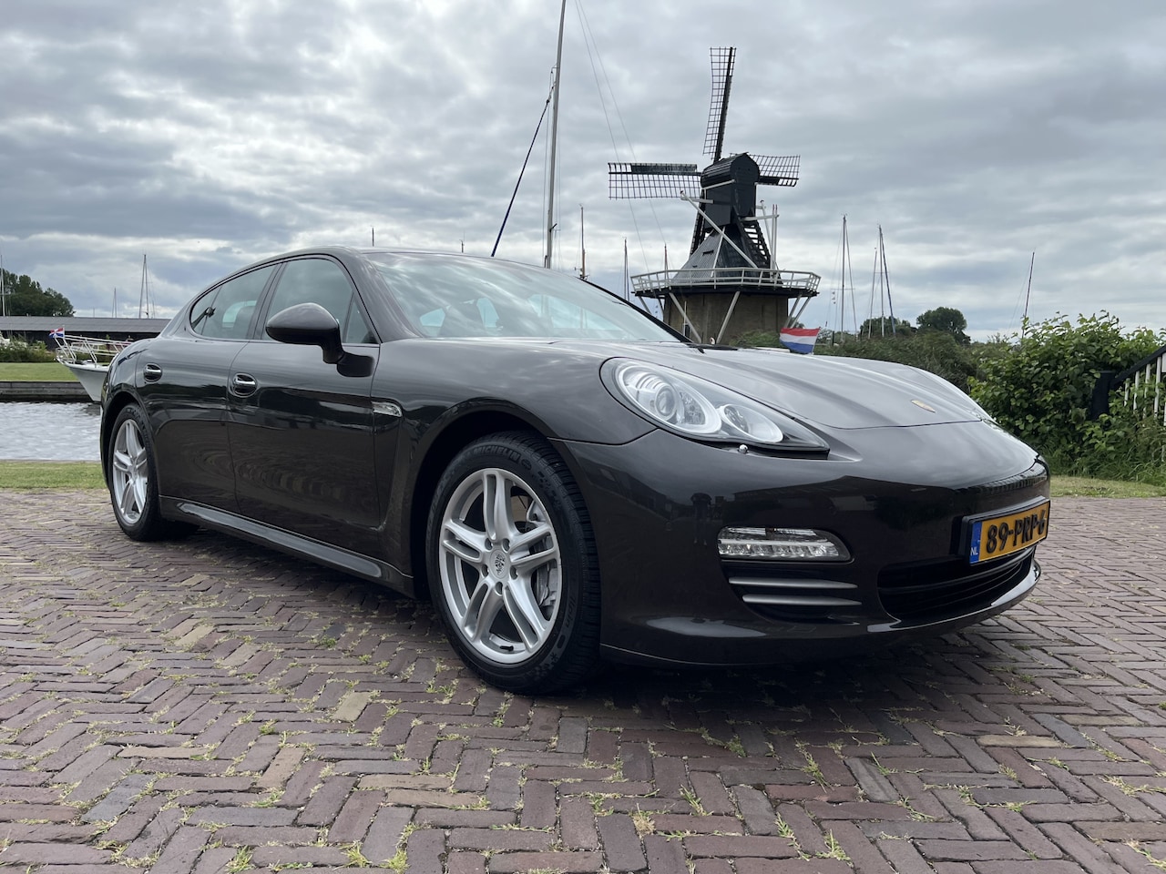 Porsche Panamera - 3.6 4 Origineel NL / Luchtvering / Leder / Xenon / Stoelverwarming / Carbon Gray - AutoWereld.nl
