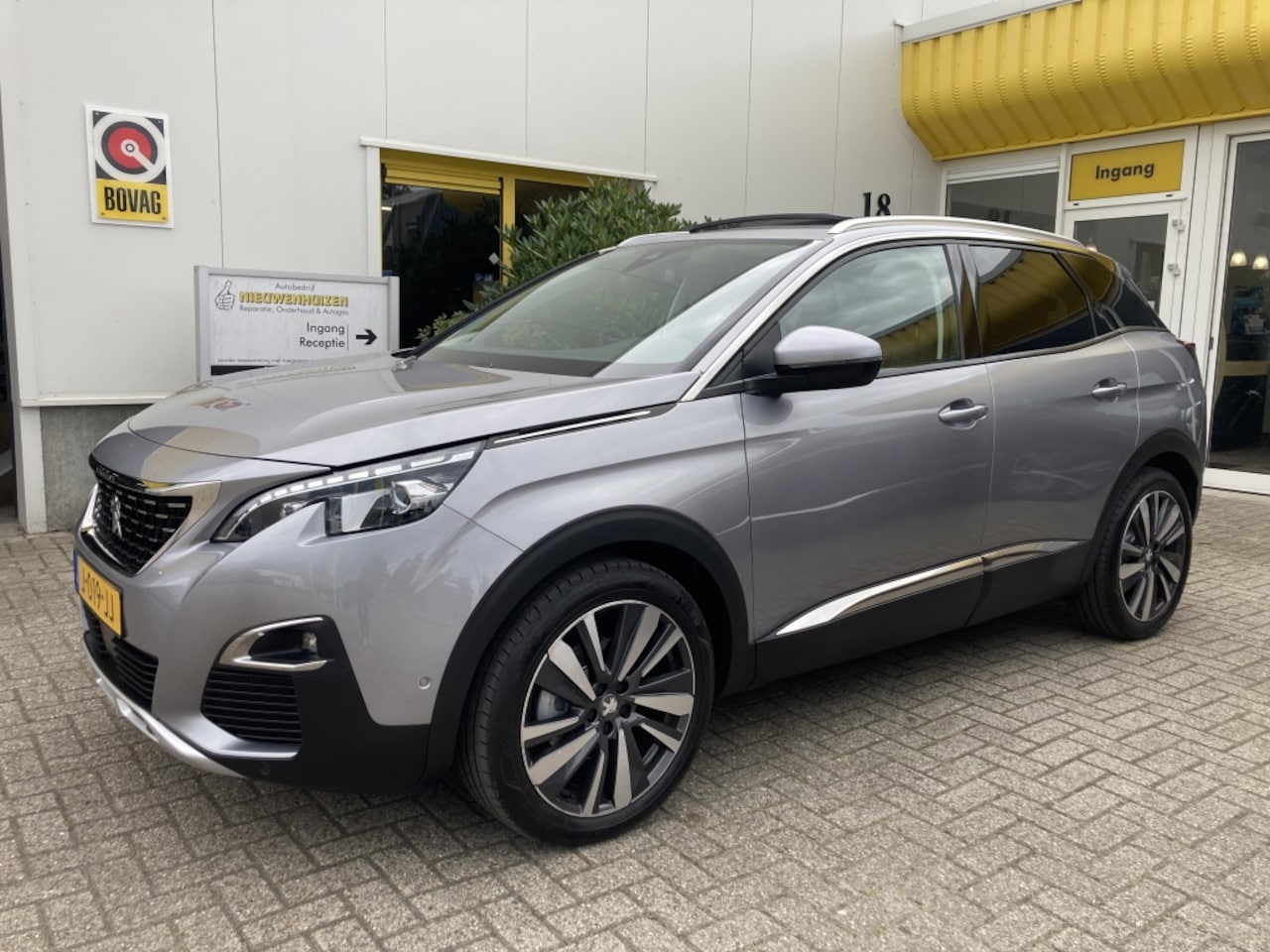 Peugeot 3008 - 1.2 PureTech Premium LED Panoramadak Trekhaak - AutoWereld.nl