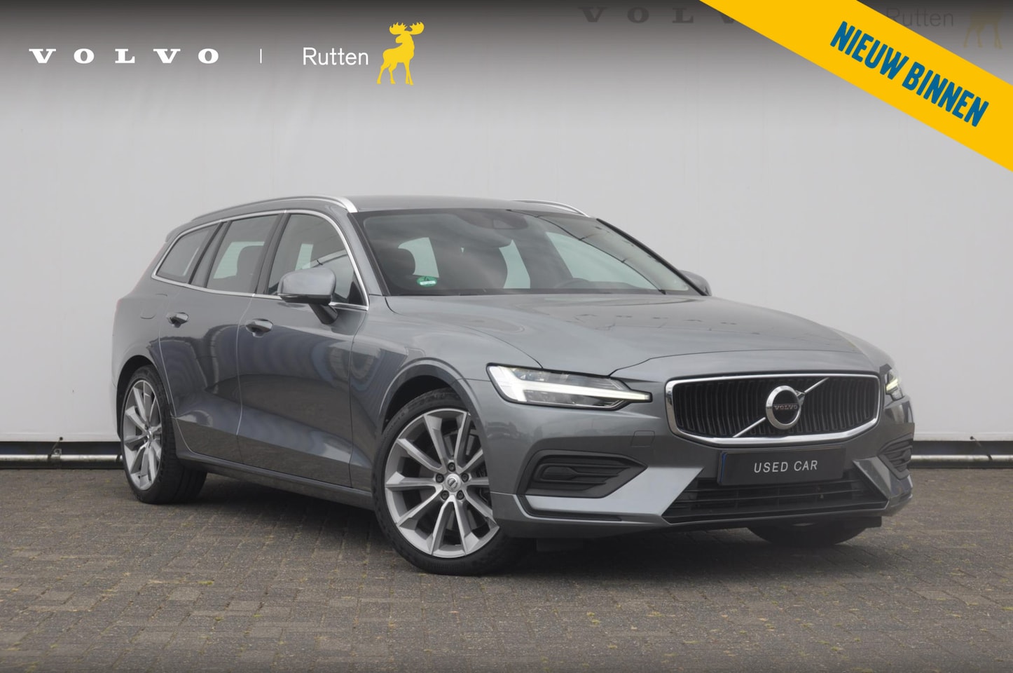 Volvo V60 - T5 250PK Automaat Momentum / Adaptieve cruise control / Trekhaak / BLIS / 19" velgen / Ele - AutoWereld.nl