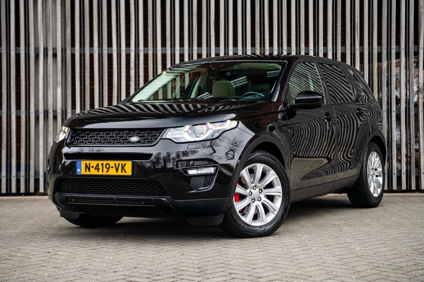 Land Rover Discovery Sport - 2.0 TD4 180pk AUT. HSE 4WD |VOL OPTIES|Panorama|Leder|Camera|Navi|18''|Keyless|Trekhaak| - AutoWereld.nl