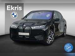 BMW iX - xDrive40 Sportpakket 22'' / Bowers & Wilkins / Laserlight / Driving Assistant