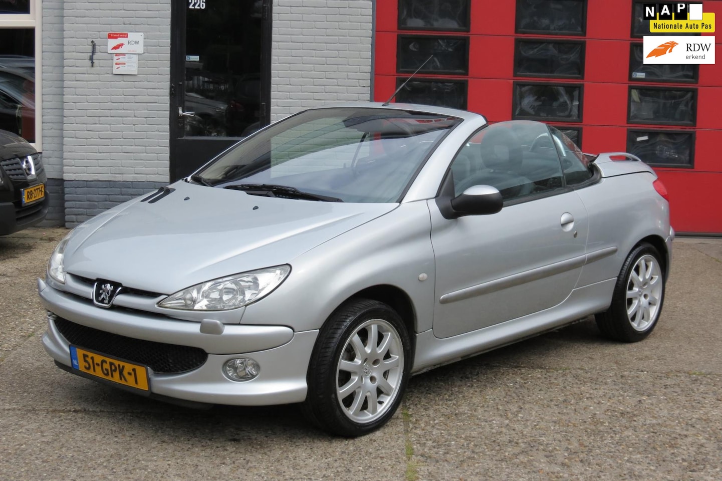 Peugeot 206 CC - 2.0-16V 2.0-16V , LEDER , AIRCO, CABRIO - AutoWereld.nl