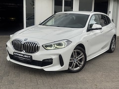 BMW 1-serie - 118i High Exe, M-Pakket DAB-tuner, Apple/Android, Lichtpakket .Neem contact op en we maken
