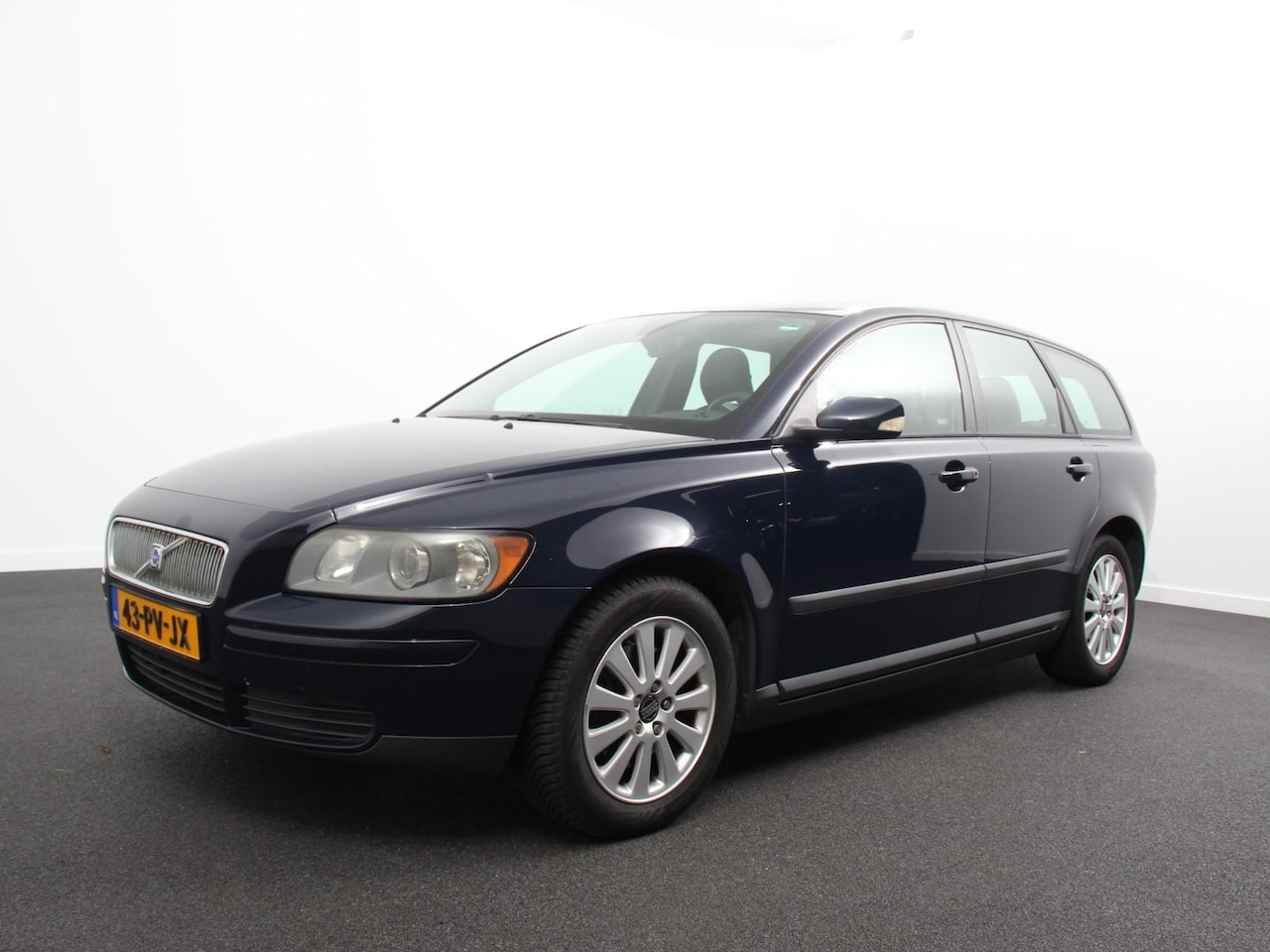 Volvo V50 - 2.4 Kinetic | Airco | Lichtmetalen Velgen | Handel/Export! - AutoWereld.nl