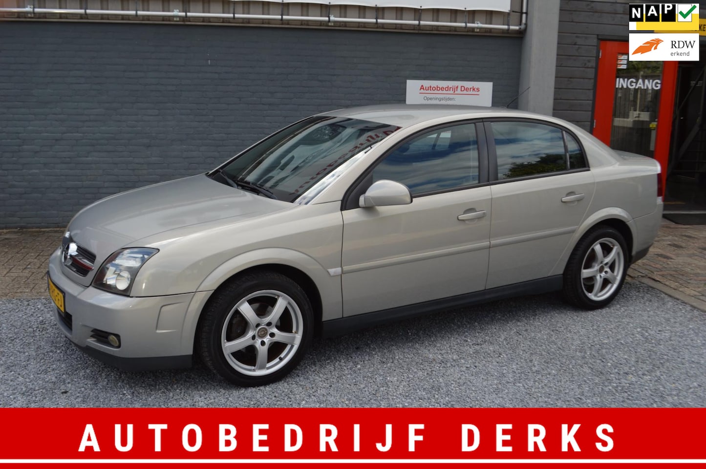 Opel Vectra - 2.2-16V V-line AUT Airco Navi 5Drs Stuurbekrachtiging - AutoWereld.nl